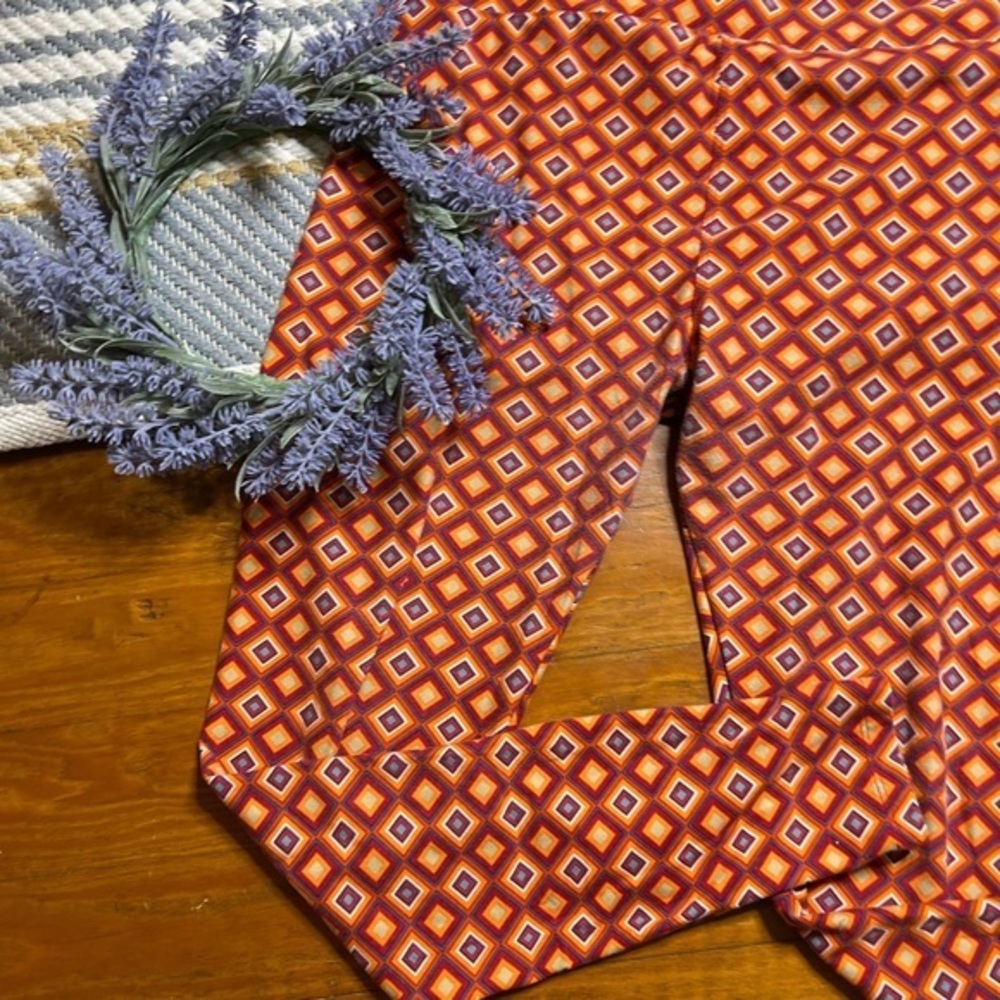 LuLaRoe tall & curvy diamond print leggings C5-3 - Picture 2 of 5